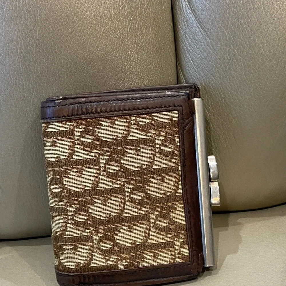 𝅺authentic Vintage Christian Dior wallet